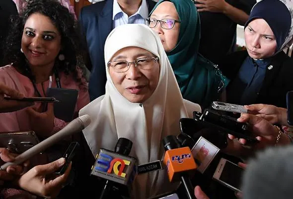 51581049740_WanAzizah.jpg
