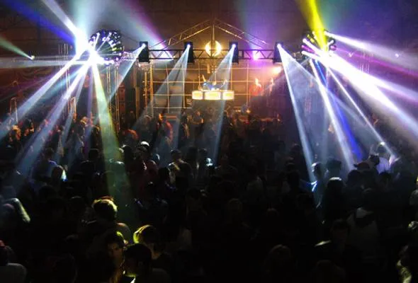 41450801138_RaveParty.jpg