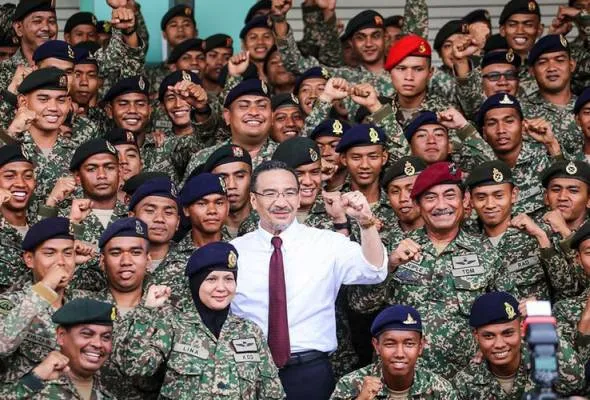 41630046895_HishammuddinHussein.jpg