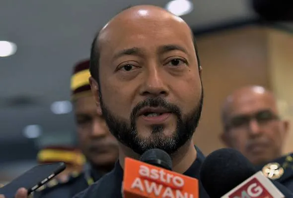 61613213873_Mukhriz.jpg