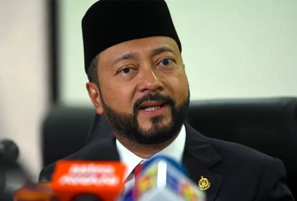 81589354489_MUKHRIZ.jpg