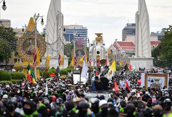61626734806_TBTHAILANDPROTEST.jpg