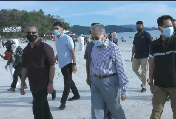51617073642_tunMahathir.jpg