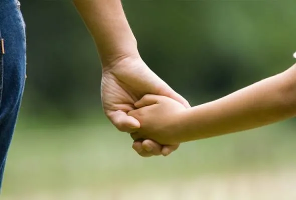 41621945989_ParentsHandKids.jpg