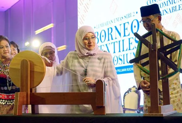 61670376581_BorneoTextileSympo.jpg
