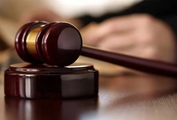 41659526460_courtgavelmahkam.jpg
