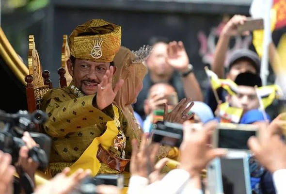 41507177309_SultanBrunei.jpg