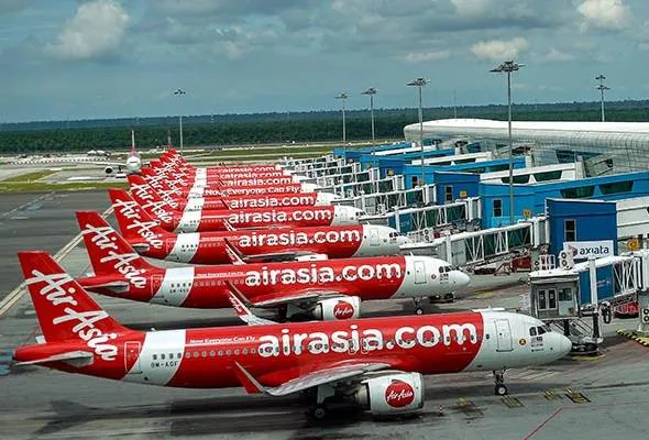 41702344815_AirAsia.jpg