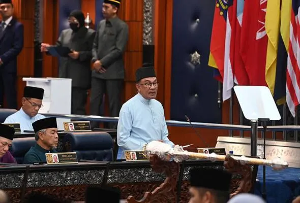 61677232501_TBparlimen.jpg