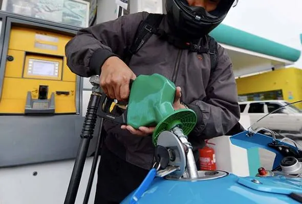 81655286610_minyakpetrol.jpg