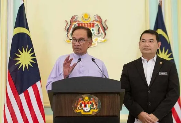 41684125518_anwar.jpg