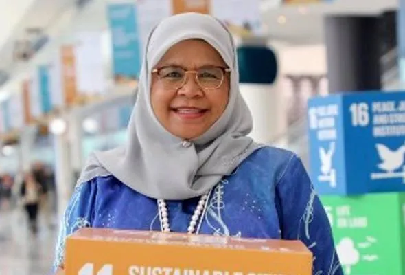 41642736584_MaimunahMohdSharif.jpg