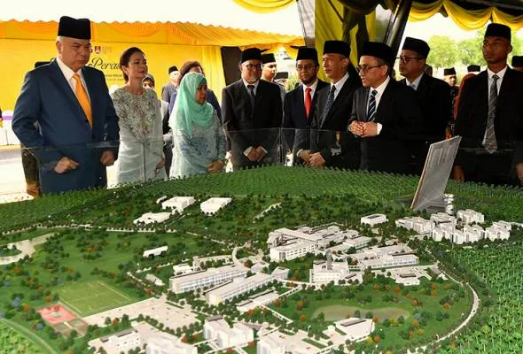 61724308545_SultanPerakSultan.jpg
