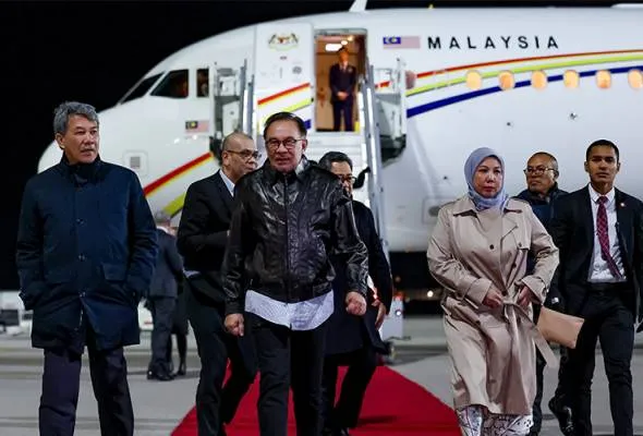 61710111393_AnwarIbrahimperda.jpg