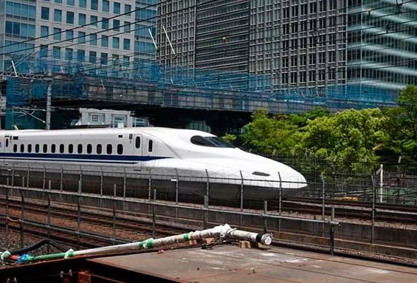 41715769282_Shinkansen.jpg