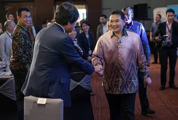 41732829338_RafiziRamliMenter.jpg