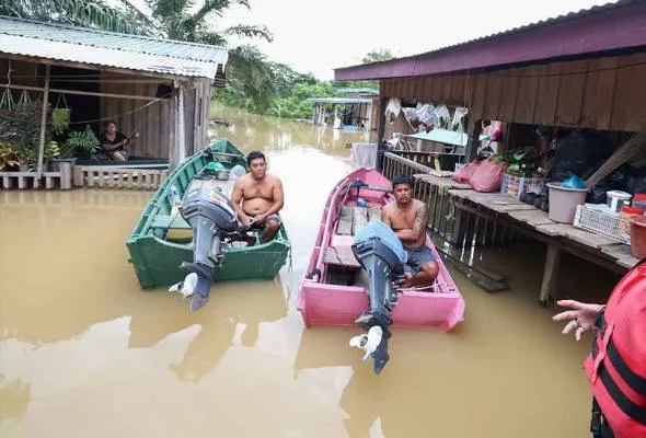 51743907023_Kinabatanganbanjir.jpg