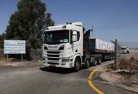71747689872_TrucksaidGaza.jpg