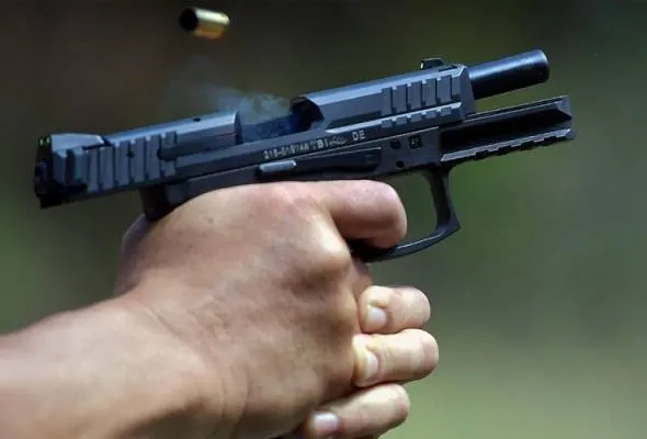 41701012936_PistolTembakan.jpg