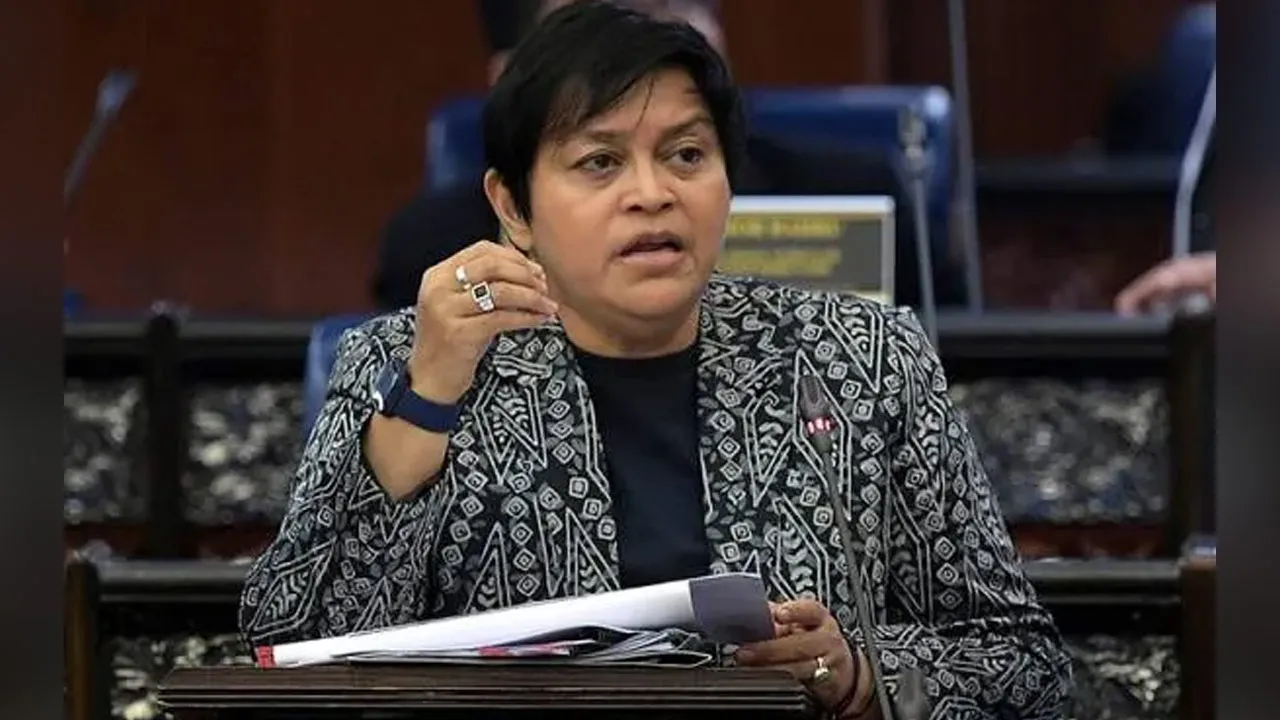 Menurut Azalina (foto), mesyuarat jemaah menteri pada 30 Januari lalu telah bersetuju secara prinsip dengan RUU Perlembagaan (Pindaan) 2026 bagi kedua-dua cadangan. -Foto fail/Bernama