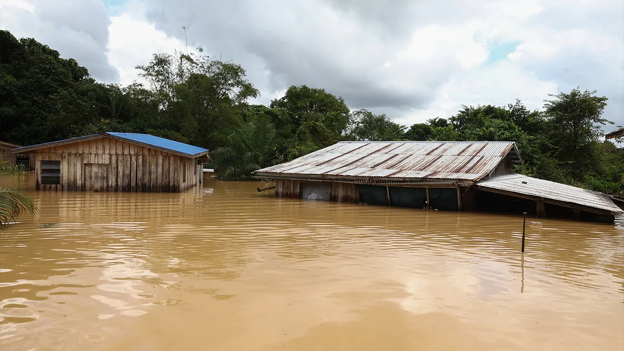 PAITAN, 21 Feb --Dua buah rumah ditenggelami air banjir ketika tinjauan di Pekan Paitan hari ini  -- fotoBERNAMA (2026) HAK CIPTA TERPELIHARA