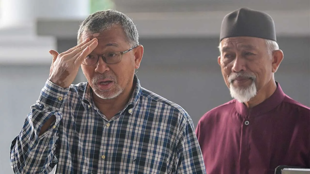 KUALA LUMPUR, 21 Jan -- Bekas Menteri Besar Perlis Datuk Seri Azlan Man hadir pada perbicaraan kesnya berhubung 10 pertuduhan berkaitan tuntutan palsu dan penerimaan wang hasil aktiviti haram di Mahkamah Sesyen Kuala Lumpur hari ini.  --fotoBERNAMA (2026) HAK CIPTA TERPELIHARA