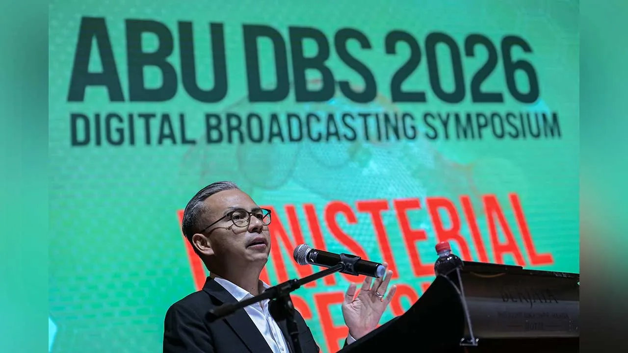 KUALA LUMPUR, 31 Mac -- Menteri Komunikasi Datuk Fahmi Fadzil menyampaikan ucapan pada pelancaran Simposium Penyiaran Digital 2026 (DBS2026) Kesatuan Penyiaran Asia Pasifik (ABU) ke-22 di sebuah hotel hari ini.  -- fotoBERNAMA (2026) HAK CIPTA TERPELIHARA