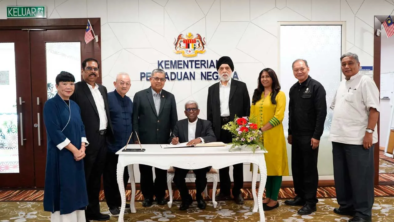 Perjumpaan bersama Majlis Perundingan Malaysia Agama Buddha, Kristian, Hindu, Sikh dan Tao (MCCBCHST) telah diadakan bagi membincangkan beberapa isu semasa, termasuk perkara-perkara berkaitan rumah ibadat selain Islam.