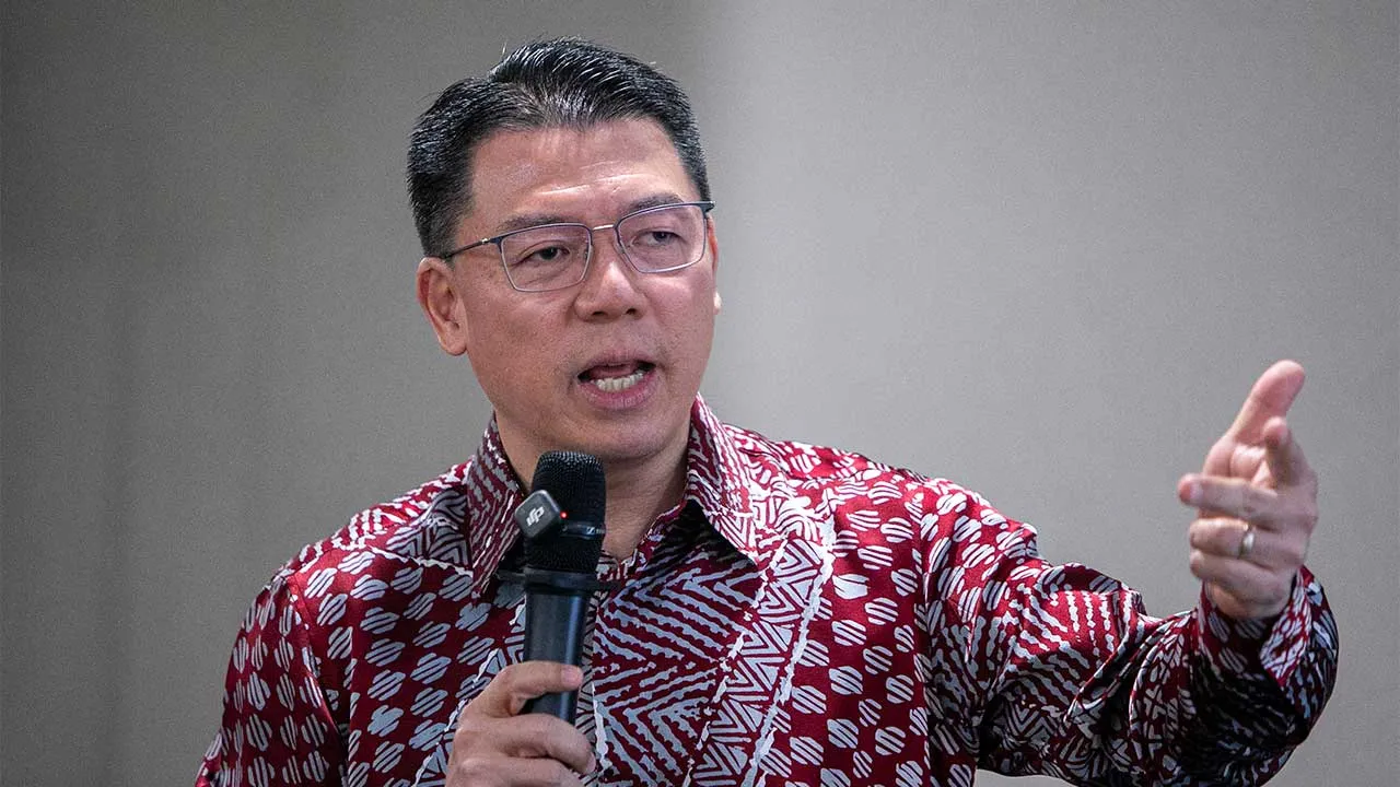 IPOH, 29 Mac -- Menteri Perumahan dan Kerajaan Tempatan yang juga Pengerusi DAP Perak Nga Kor Ming berucap ketika hadir pada Jamuan Makan Malam Media Sempena Aidilfitri Tahun 2026 di sebuah hotel di sini, hari ini.  --fotoBERNAMA (2026) HAK CIPTA TERPELIHARA