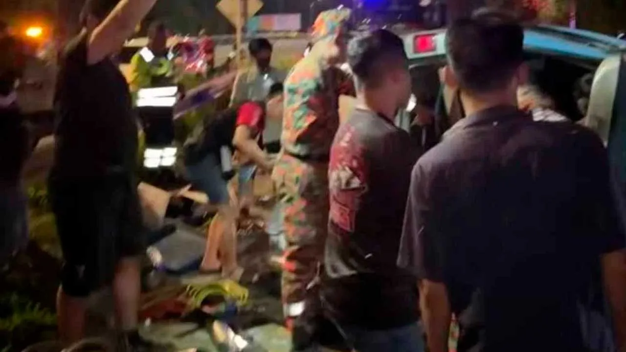 Tangkap layar video tular memaparkan kemalangan di Jalan Pintasan Kajang–Semenyih di sini awal pagi Selasa.