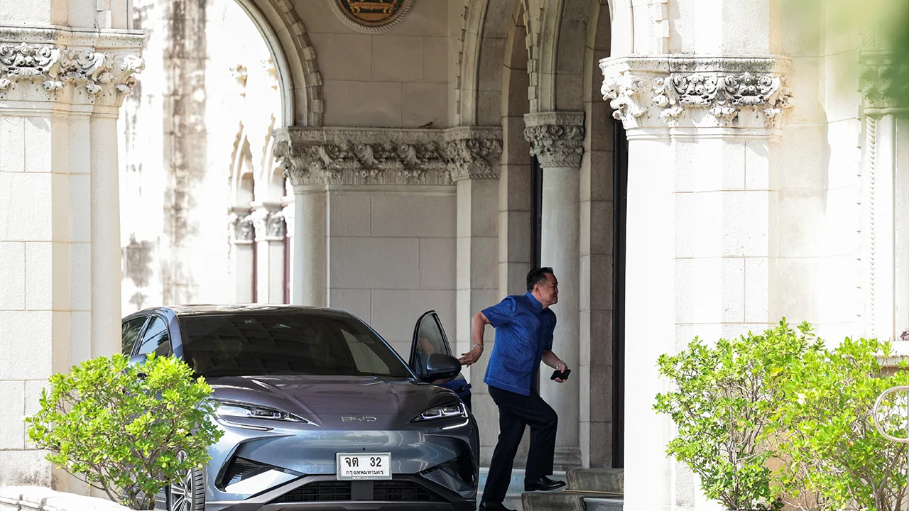 Thailand's newly elected Prime Minister Anutin Charnvirakul arrives at the Government House in his BYD electric vehicle (EV) amid rising fuel prices, linked to the U.S.-Israeli conflict with Iran, in Bangkok, Thailand, March 31, 2026. REUTERS/Chalinee Thirasupa