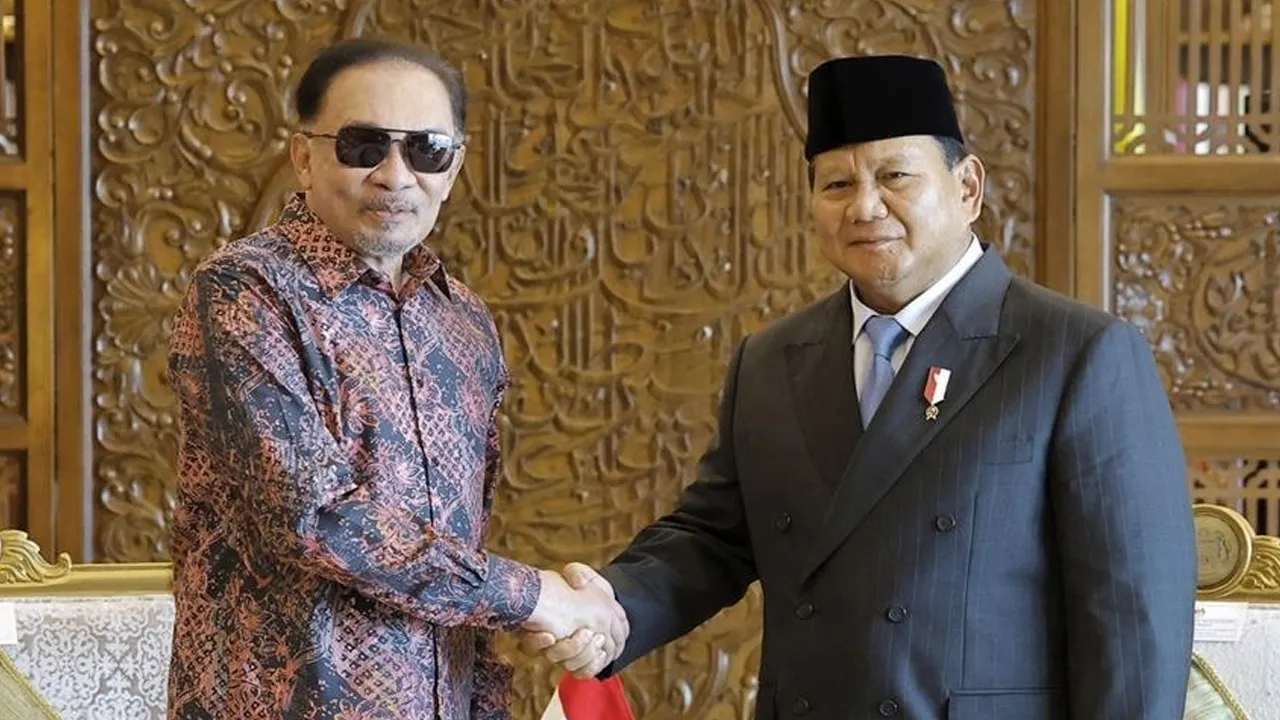 anwar dan Prabowo Subianto bersama