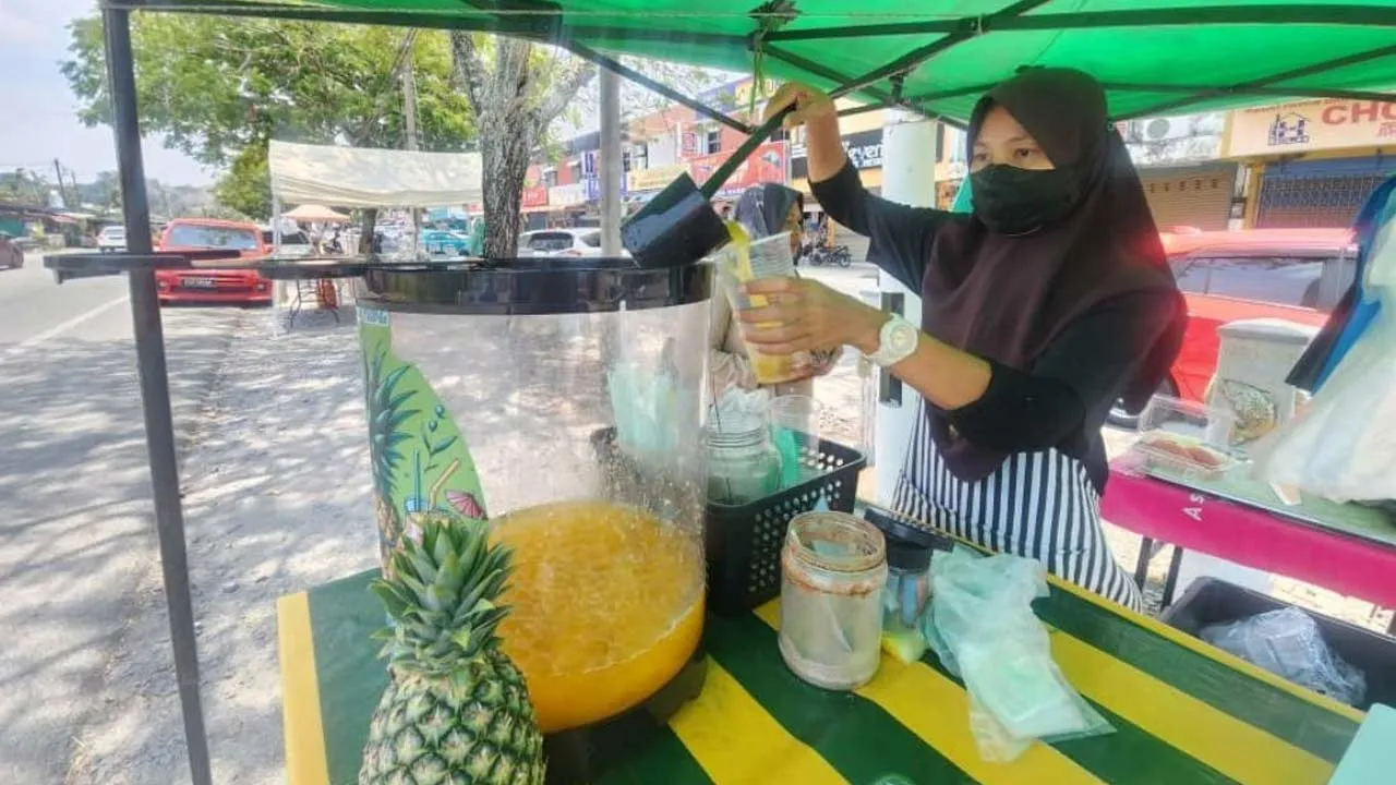 Cuaca Panas, Peniaga Air