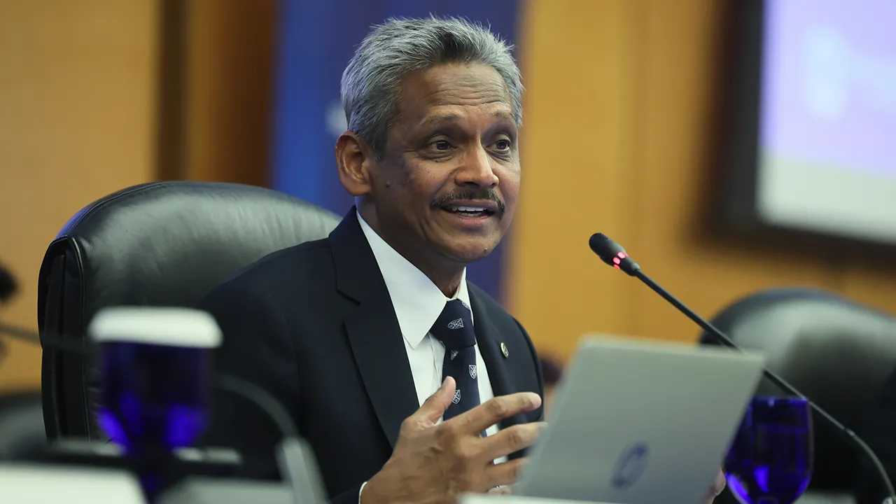 KUALA LUMPUR, 31 Mac -- Gabenor Bank Negara Malaysia, Datuk Seri Shaik Abdul Rasheed Abdul Ghaffour pada sidang akhbar Laporan Tahunan Bank Negara Malaysia BNM 2025 di Sasana Kijang Kuala Lumpur hari ini.  --fotoBERNAMA (2026) HAK CIPTA TERPELIHARA