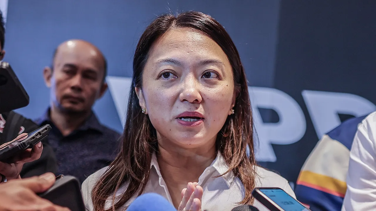 KUALA LUMPUR, March 28 – Minister in the Prime Minister’s Department (Federal Territories), Hannah Yeoh, speaks to the media following the KIPRUN launch at Decathlon, Four Seasons, today._BERNAMA
