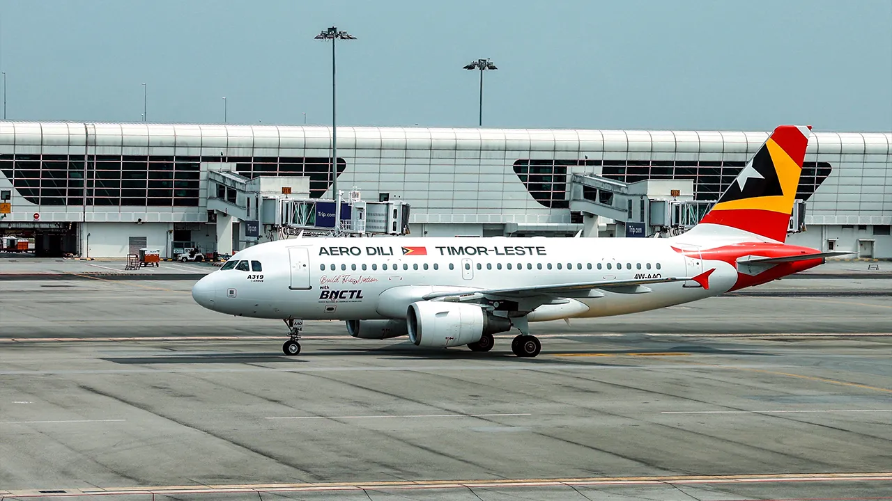 SEPANG, 28 Mac -- Pesawat Aero Dili (8G) dari Dili, Timor-Leste menggunakan Airbus A319-100 merupakan penerbangan sulung yang tiba di Lapangan Terbang Antarabangsa Kuala Lumpur (KLIA) Terminal 2 pada jam 11.15 pagi, sempena Majlis Sambutan Penerbangan Sulung Aero Dili dari Timor-Leste ke KLIA Terminal 2, hari ini._BERNAMA