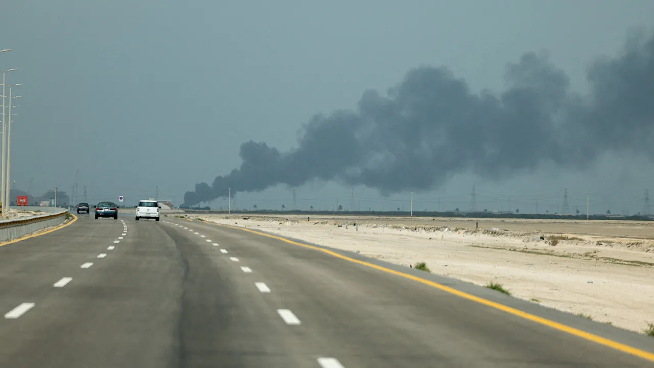 FILE PHOTO: Smoke billows from Saudi Aramco's Ras Tanura oil refinery after a reported Iranian drone strike, amid the U.S.-Israel conflict with Iran, in Ras Tanura, Saudi Arabia, March 2, 2026. REUTERS/Stringer/File Photo