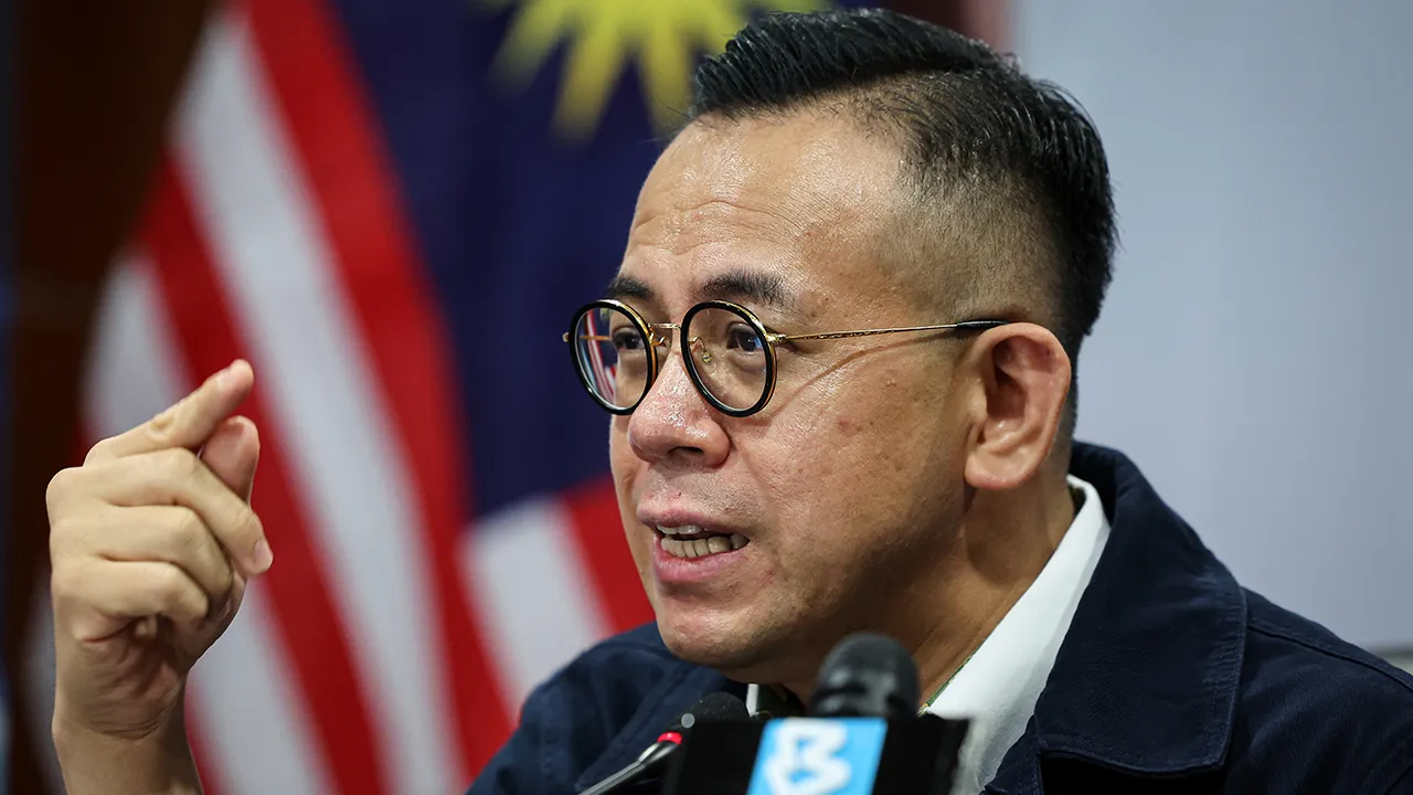KUALA LUMPUR, Jan 20 -- Entrepreneur Development and Cooperative Minister, Steven Sim during the Concorde Club “Building Up SMEs and Cooperative” session at Wisma Bernama today.  --fotoBERNAMA (2026) COPYRIGHT RESERVED