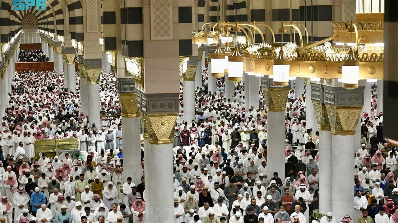 Muslims perform late-night prayers known as "Qiyam al Layl" on the 27th night of holy month of Ramadan, in the Grand Mosque in Mecca, Saudi Arabia, March 15, 2026. Saudi Press Agency/Handout via REUTERS THIS IMAGE HAS BEEN SUPPLIED BY A THIRD PARTY. DO NOT OBSCURE LOGO.