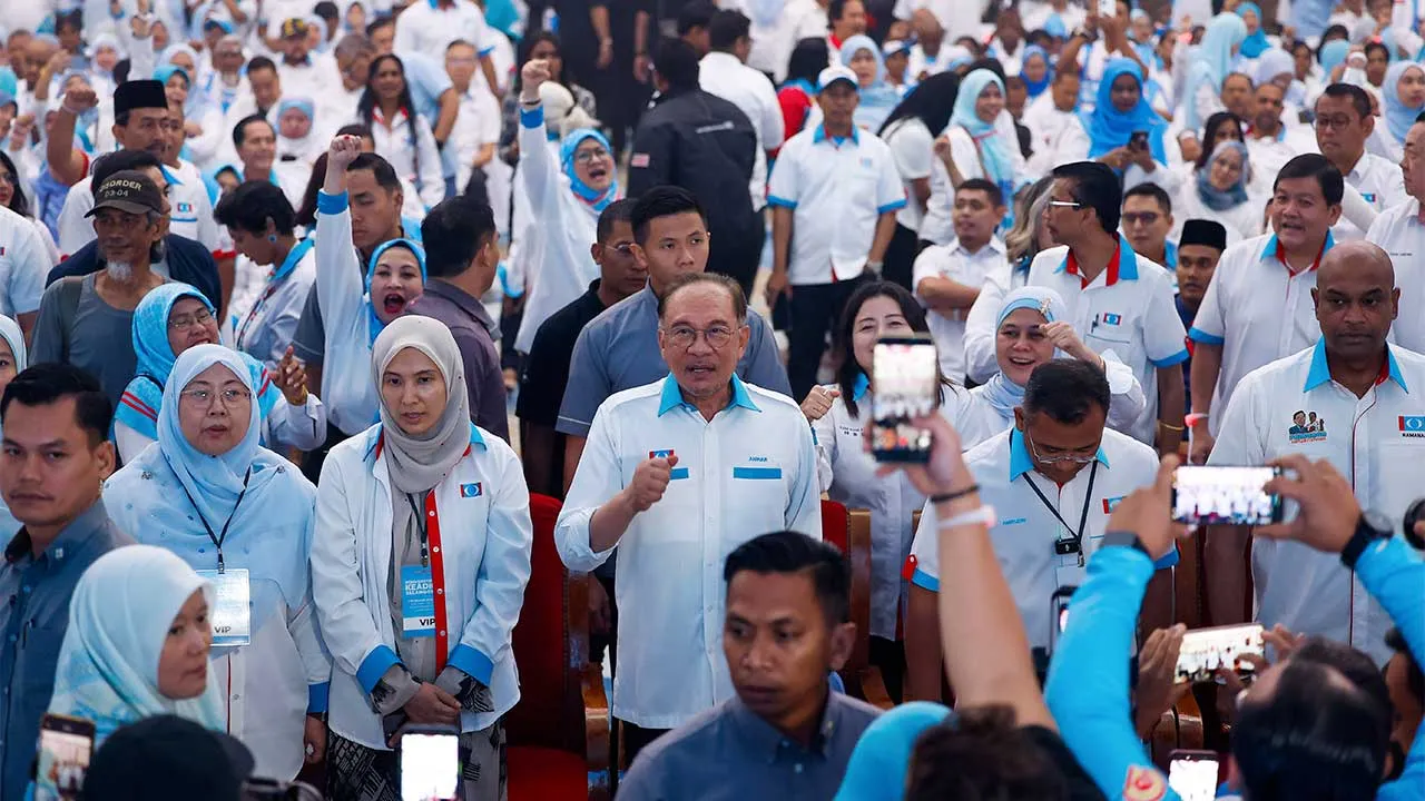 KUALA LUMPUR, 7 Feb -- Perdana Menteri merangkap Presiden Parti Keadilan Rakyat Datuk Seri Anwar Ibrahim menghadiri Konvensyen Parti Keadilan Rakyat (PKR) Selangor 2026 di Pusat Konvensyen MPAJ hari ini.  Turut sama, Naib Presiden PKR Datuk Seri Amirudin Shari.  -- fotoBERNAMA (2026) HAK CIPTA TERPELIHARA