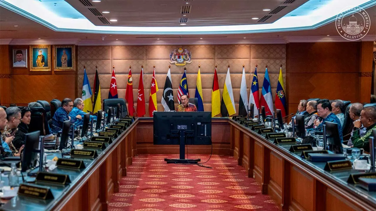 Mesyuarat Khas Menteri Besar dan Ketua Menteri hari ini menjadi wadah penting untuk meneliti secara menyeluruh perkembangan krisis tenaga global susulan konflik di Asia Barat Pendekatan yang diambil berteraskan data serta realiti semasa, agar setiap pimpinan negeri dapat bertindak secara selari, bersepadu dan berpaksikan fakta bersama Kerajaan Persekutuan.