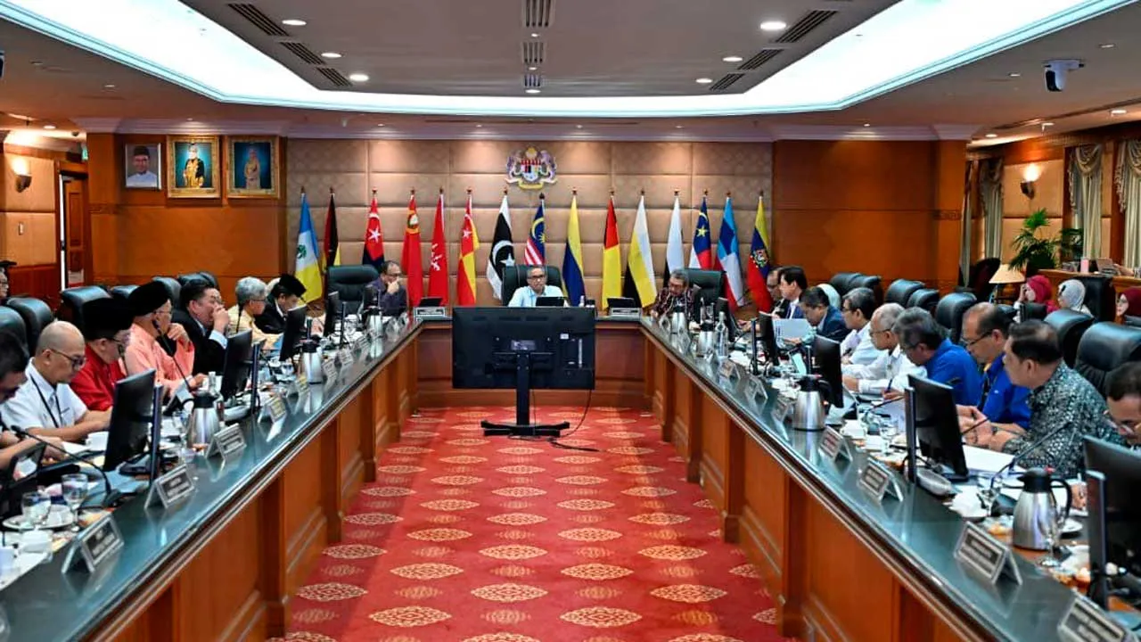 mempengerusikan Mesyuarat Pengurusan bersama Ketua Jabatan dan Agensi di Jabatan Perdana Menteri (JPM). Isu dapatan audit, pematuhan serta prestasi kewangan dan projek pembangunan antara yang dibincangkan petang tadi.  Saya telah menekankan JPM dan seluruh agensi dibawahnya sepatutnya menjadi contoh tauladan terbaik dari segenap aspek serta memastikan setiap inisiatif memberi impak yang nyata.