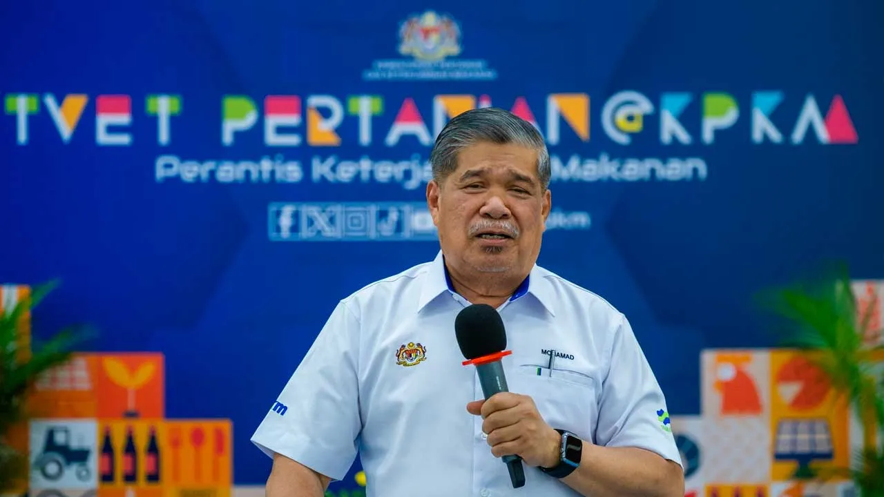 Selepas Mesyuarat Majlis Benih Negara selesai, Bang Mat melawat Institut Pertanian Bumbong Lima (IPBL), salah satu institusi latihan utama di bawah KPKM yang menjadi nadi kepada pembangunan bakat baharu dalam sektor pertanian. Lawatan ini cukup dekat di hati, sebab di sinilah kita lihat sendiri potensi besar anak muda dalam memacu masa depan sektor agromakanan negara.