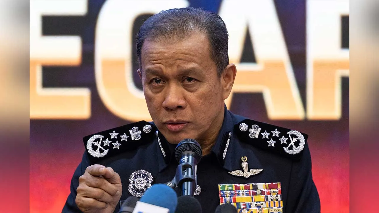 KUALA LUMPUR 30 APRIL 2026. Ketua Polis Negara , Datuk Seri Mohd Khalid Ismail pada sidang media berikutan  Operation Cyber Guardian 2026 bagi menangani jenayah eksploitasi seksual kanak kanak atas talian di Dewan Theatrette, Bukit Aman. Astro AWANI / SHAHIR OMAR