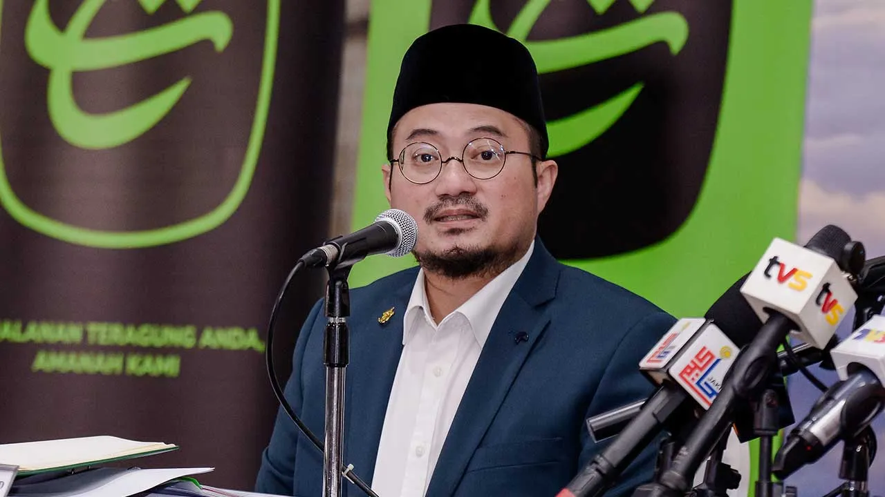 KUALA LUMPUR, 18 Mac -- Ketua Pegawai Eksekutif Lembaga Tabung Haji (TH) Mustakim Mohamad bercakap pada sidang media mengenai pengumuman kadar agihan keuntungan TH di Menara TH hari ini.  TH hari ini mengumumkan agihan keuntungan selepas zakat sebanyak 3.50 peratus bagi tahun kewangan 2025, kadar tertinggi sejak 2018.  --fotoBERNAMA (2026) HAK CIPTA TERPELIHARA