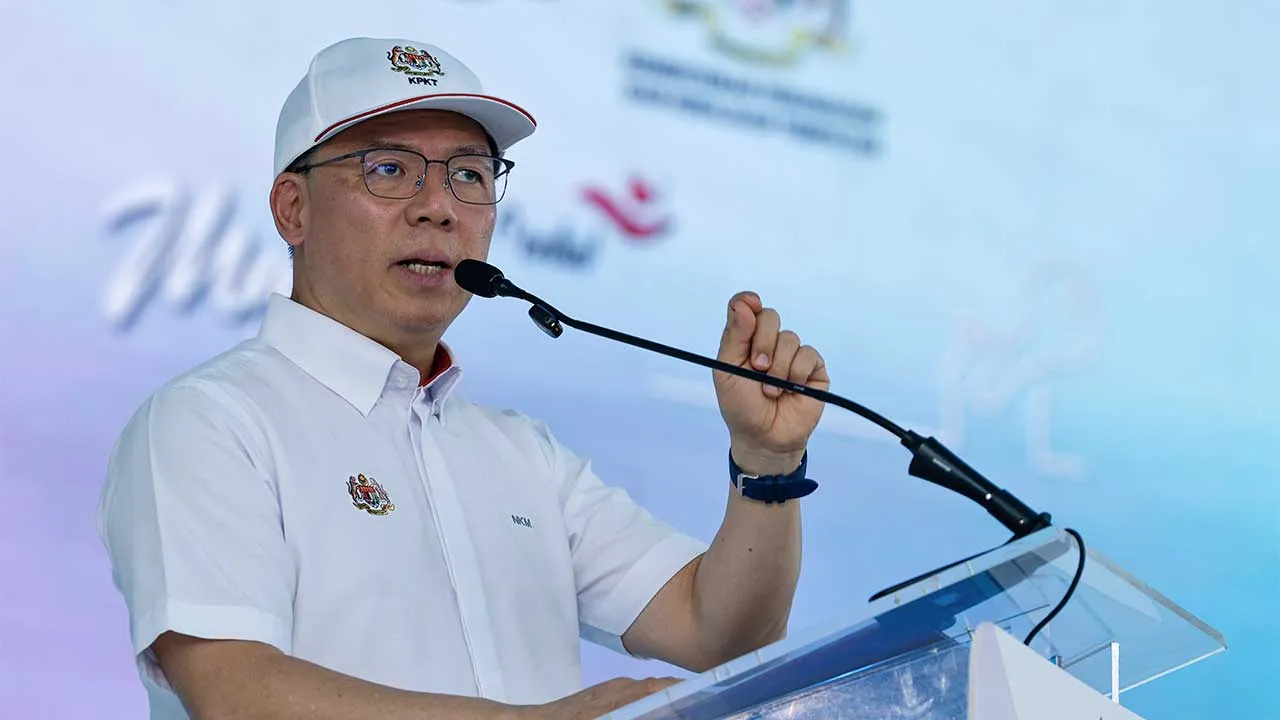 MELAKA, 2 April -- Menteri Perumahan dan Kerajaan Tempatan Nga Kor Ming menyampaikan ucapan pada Majlis Penyerahan Kunci Residensi Klebang 2 dan Residensi Bukit Katil di Residensi Klebang 2, hari ini.  —fotoBERNAMA (2026) HAK CIPTA TERPELIHARA