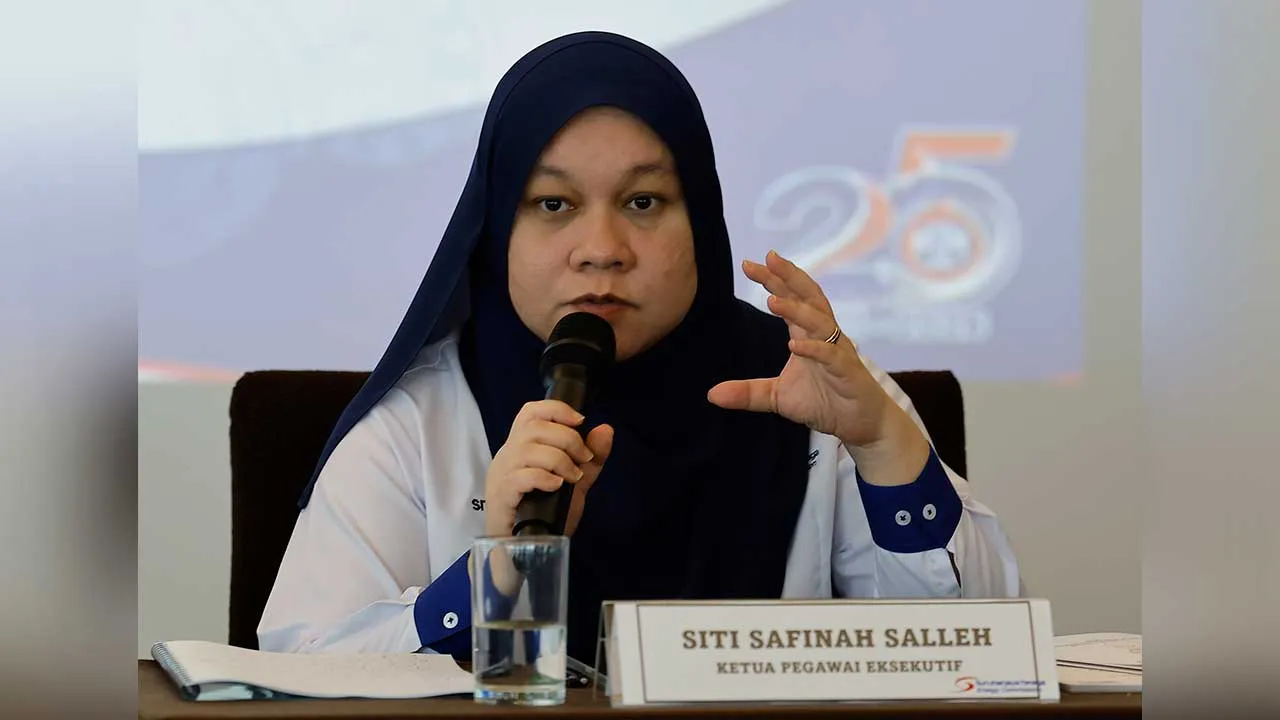 PUTRAJAYA, 1 April -- Ketua Pegawai Eksekutif Suruhanjaya Tenaga Siti Safinah Salleh pada sesi taklimat media mengenai Semakan Kawal Selia Tahunan Suruhanjaya Tenaga (STARR) hari ini.  --fotoBERNAMA (2026) HAK CIPTA TERPELIHARA