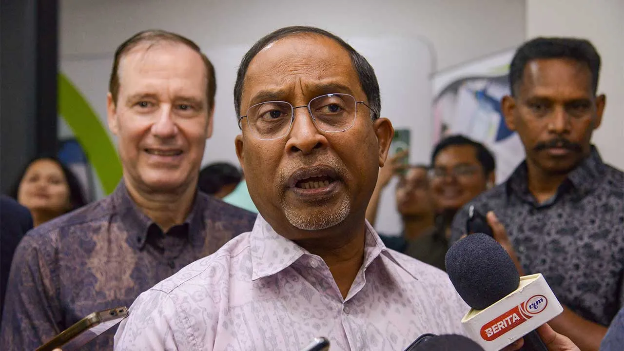 CYBERJAYA, April 16 -- Higher Education Minister Datuk Seri Dr Zambry Abdul Kadir speaks to the media after officiating the launch of the University of Cyberjaya’s upgraded library.  -- fotoBERNAMA (2026) COPYRIGHT RESERVED
