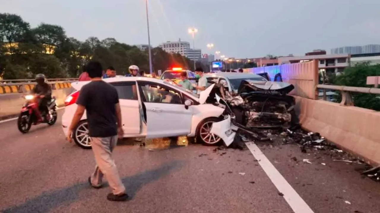 Akibat pelanggaran itu, penumpang lelaki berusia 22 tahun disahkan meninggal dunia di lokasi kejadian akibat kecederaan parah di bahagian kepala.