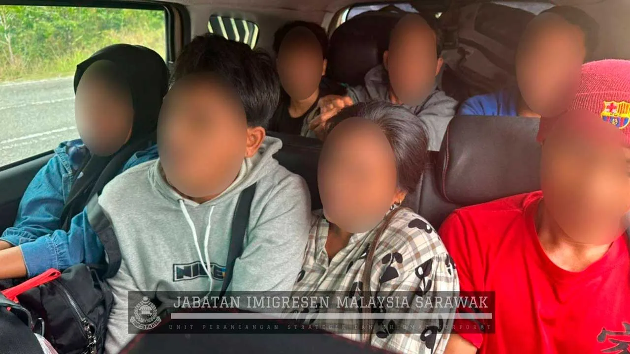 LUNDU, 2 April 2026 – Pasukan Tindakan Khas (PTK) Jabatan Imigresen Malaysia Sarawak telah berjaya menumpaskan satu aktiviti penyeludupan migran dalam satu operasi khas Ops Serkap yang dijalankan di kawasan sempadan Biawak, Lundu, pagi tadi. Operasi tersebut dilaksanakan hasil maklumat risikan berkaitan aktiviti penyeludupan migran dan pemerdagangan orang yang aktif melalui laluan tidak diwartakan berhampiran perimeter ICQS Biawak.